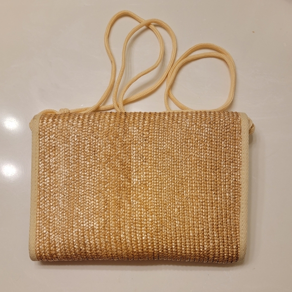 Elegant Tan Woven Bag. - Picture 2 of 3